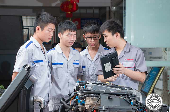 选择汽修学校怎么样？