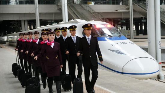 甘肃高铁学校告诉你男生也适合学习高铁乘务专业