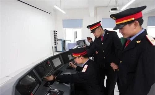 在甘肃高铁学校男生适合学哪些专业?