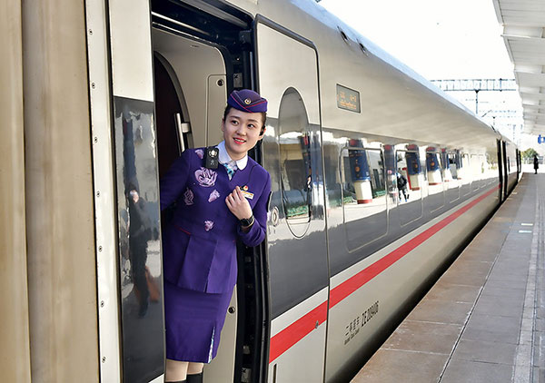 甘肃高铁学校告诉你高铁乘务员如何更好服务乘客