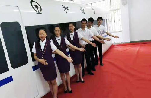 为什么建议你选甘肃高铁学校高铁乘务专业？