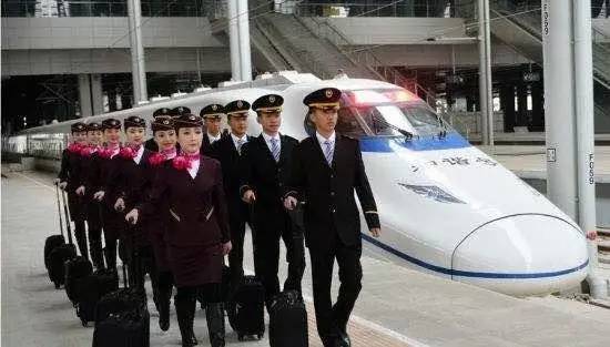  甘肃高铁学校告诉你高铁乘务专业就业前景如何？